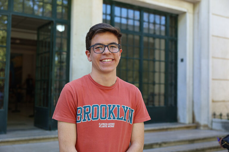 Duarte Caldeira, aluno do 10.º ano da Escola Secundária Sebastião da Gama, venceu o jogo “Produto” do 16.º Campeonato de Jogos Matemáticos, disputado em Aveiro