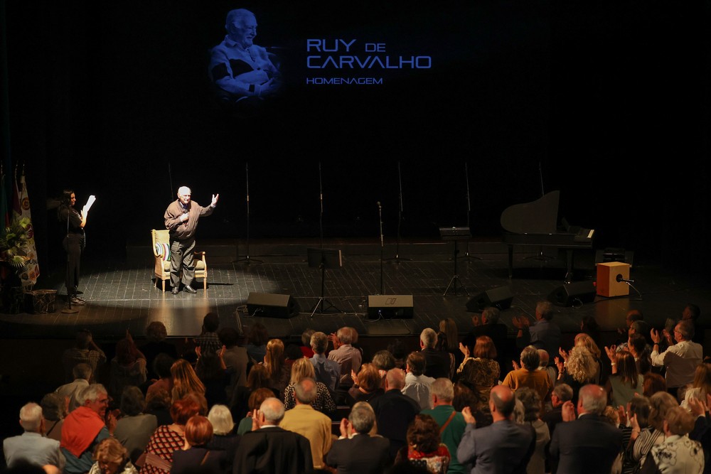 O Fórum Luís Todi ovacionou de pé o ator Ruy de Carvalho