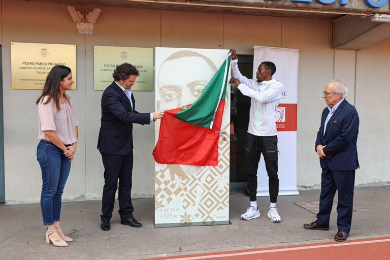 Vereador Pedro Pina e Pedro Pichardo, com os presidentes do Comité Olímpico de Portugal e da Comissão de Atletas Olímpicos, José Manuel Constantino e Diana Gomes, na homenagem do COP ao atleta.