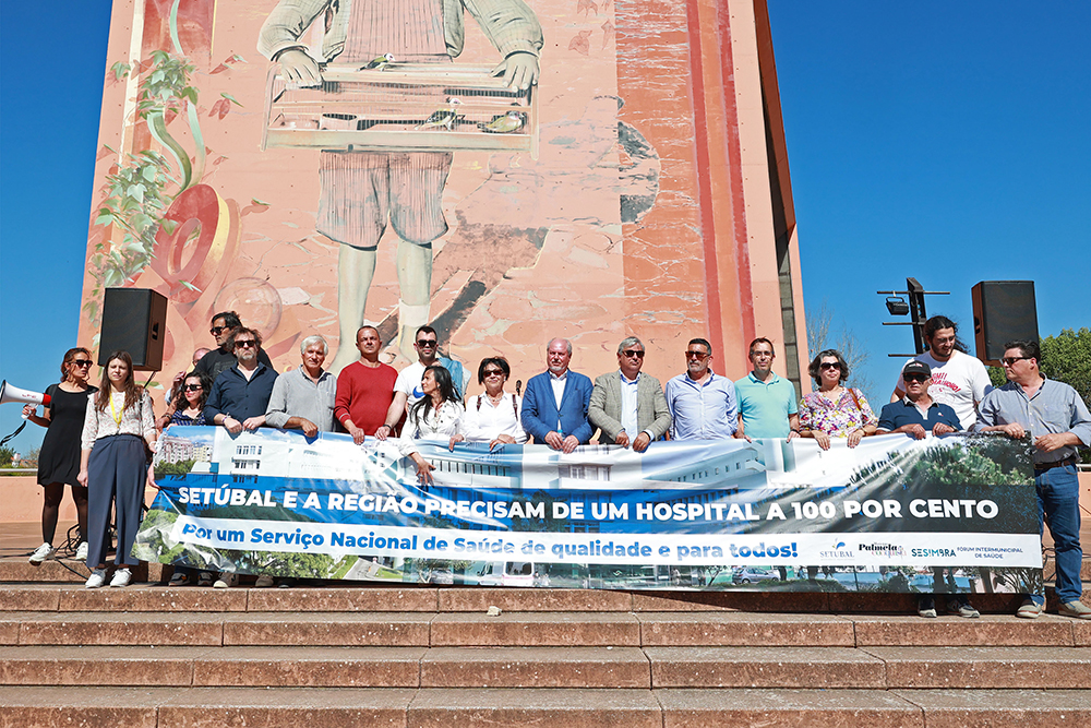 Presidentes das câmaras de Setúbal, Palmela e Sesimbra, André Martins, Álvaro Amaro e Francisco de Jesus, participaram em marcha em defesa do Centro Hospitalar de Setúbal.