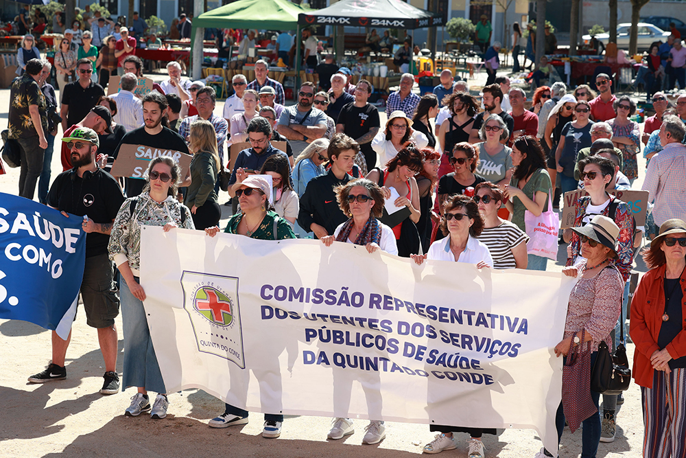 Centenas de pessoas participaram na marcha em defesa do Centro Hospitalar de Setúbal, concluída no Largo José Afonso.