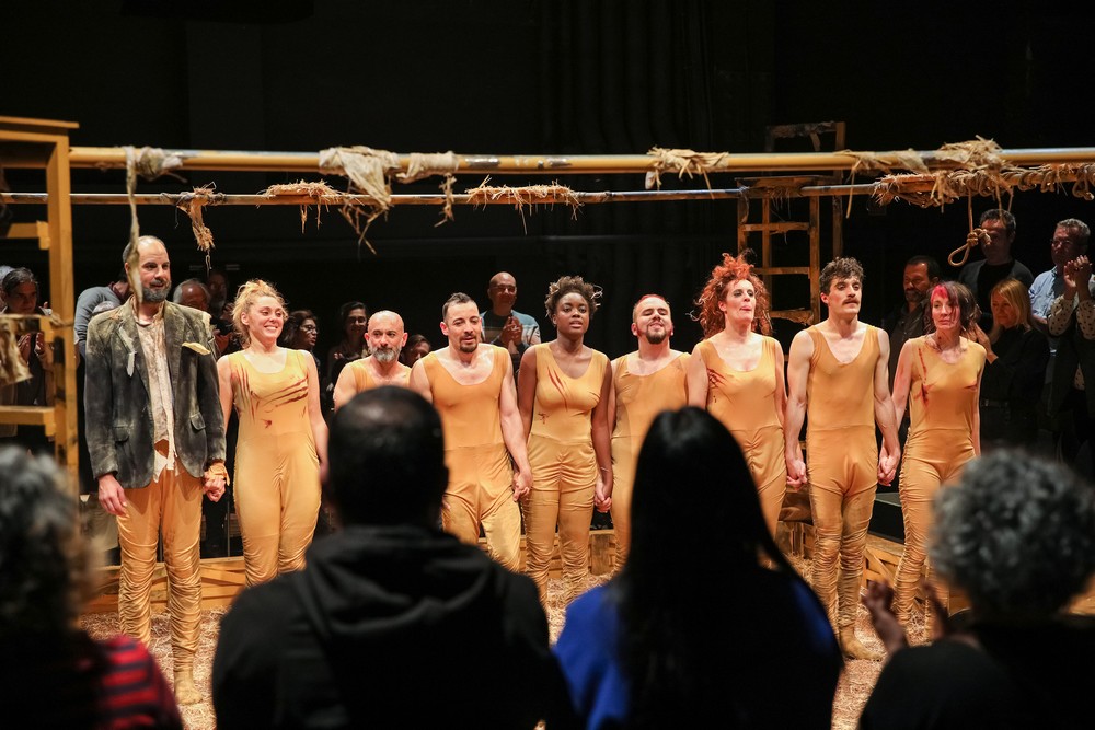 O Teatro Estúdio Fontenova e A Bruxa Teatro estrearam "O Último Galinheiro"