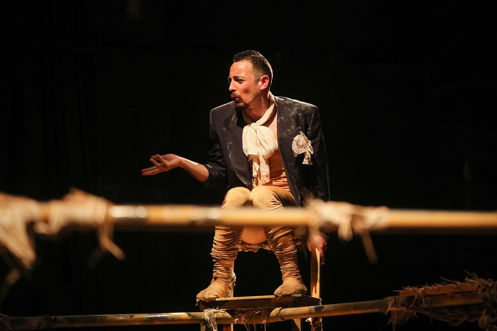 O Teatro Estúdio Fontenova e A Bruxa Teatro estrearam "O Último Galinheiro"