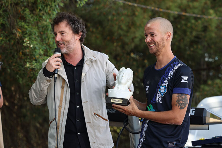 Vereador Pedro Pina e Fábio Silva, o presidente da coletividade, nas comemorações do 75.º aniversário do Clube Cultural, Desportivo e Recreativo das Curvas