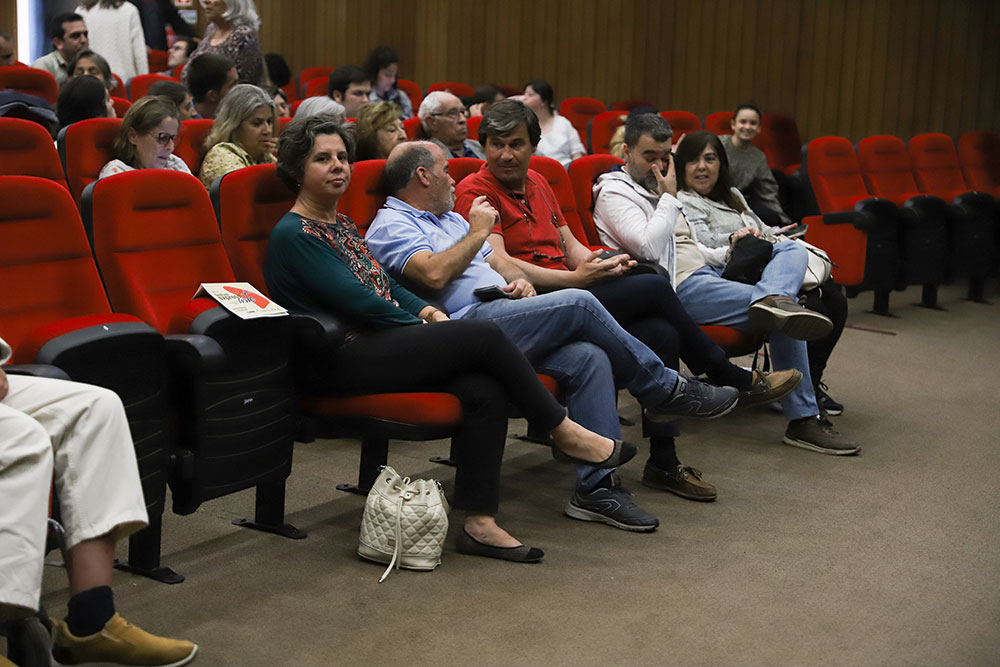 Vice-presidente da Câmara, Carla Guerreiro, na apresentação da peça “A que horas passa o autocarro?”, pelo Teatro Puzzle, da APPACDM de Setúbal, integrada no programa da 24.ª edição do festival Express’Arte