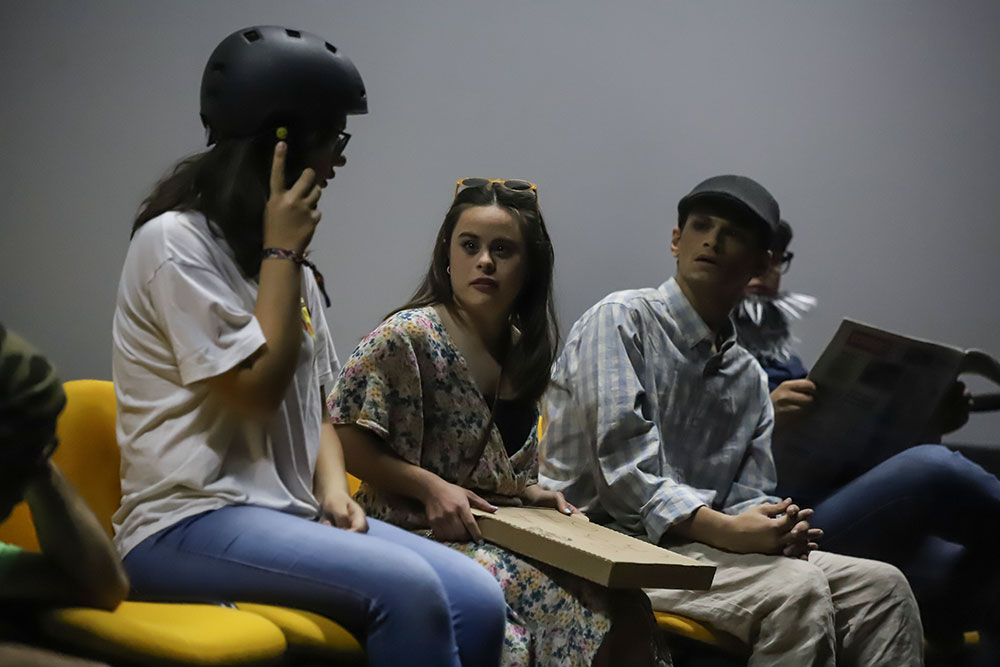Peça “A que horas passa o autocarro?”, pelo Teatro Puzzle, da APPACDM de Setúbal, integrada no programa da 24.ª edição do festival Express’Arte