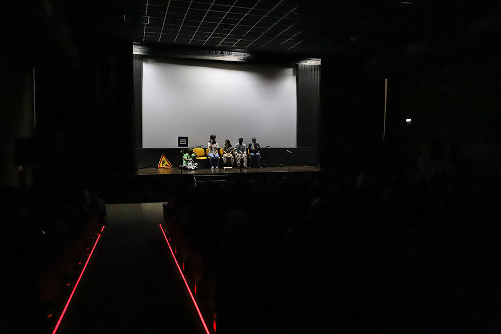 Peça “A que horas passa o autocarro?”, pelo Teatro Puzzle, da APPACDM de Setúbal, integrada no programa da 24.ª edição do festival Express’Arte