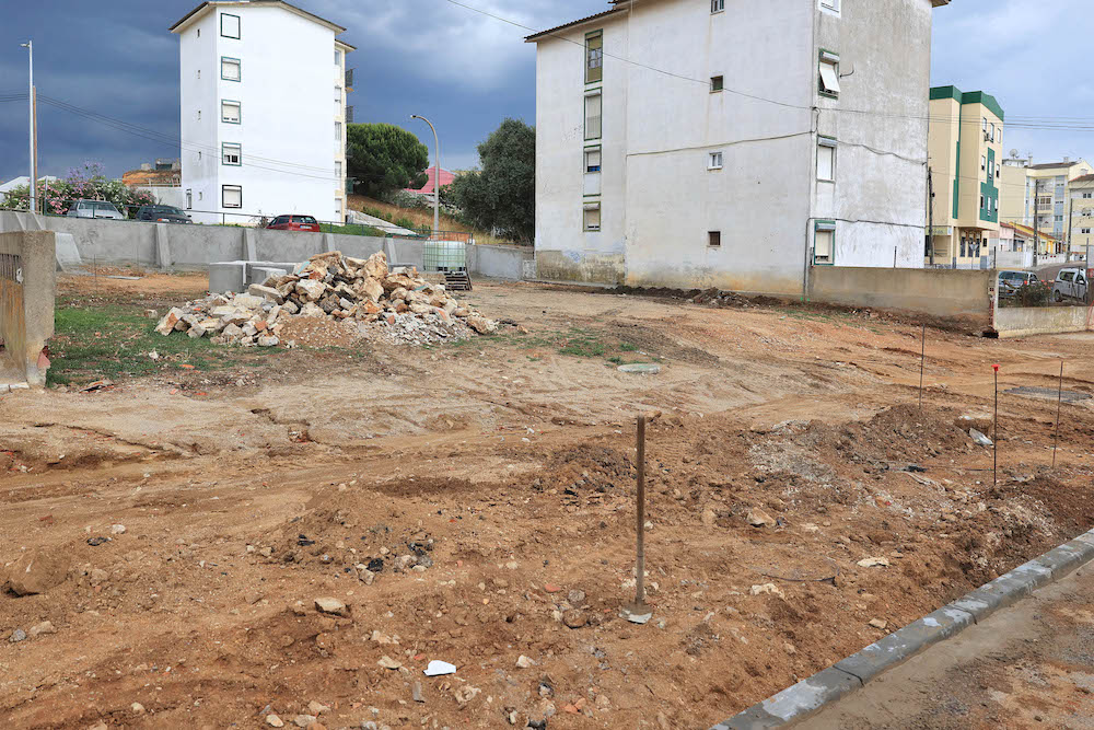 Requalificação de espaço público na Rua Raul Brandão, no Bairro Humberto Delgado