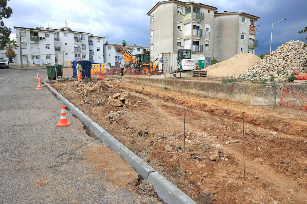 Requalificação de espaço público na Rua Raul Brandão, no Bairro Humberto Delgado