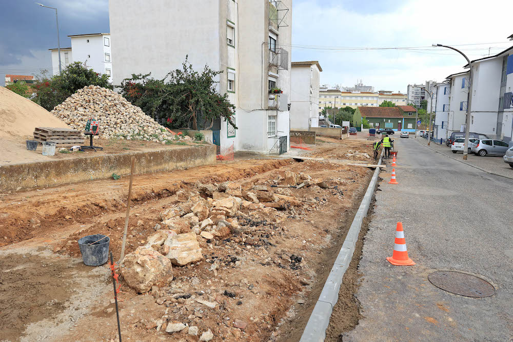 Requalificação de espaço público na Rua Raul Brandão, no Bairro Humberto Delgado