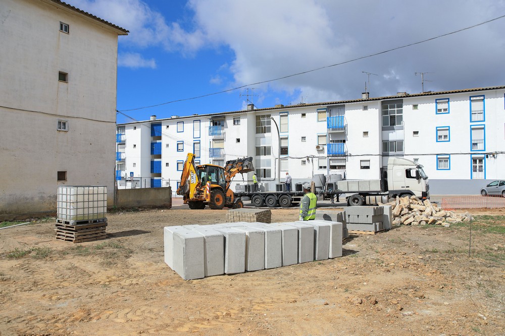 Requalificação de espaço público na Rua Raul Brandão, no Bairro Humberto Delgado
