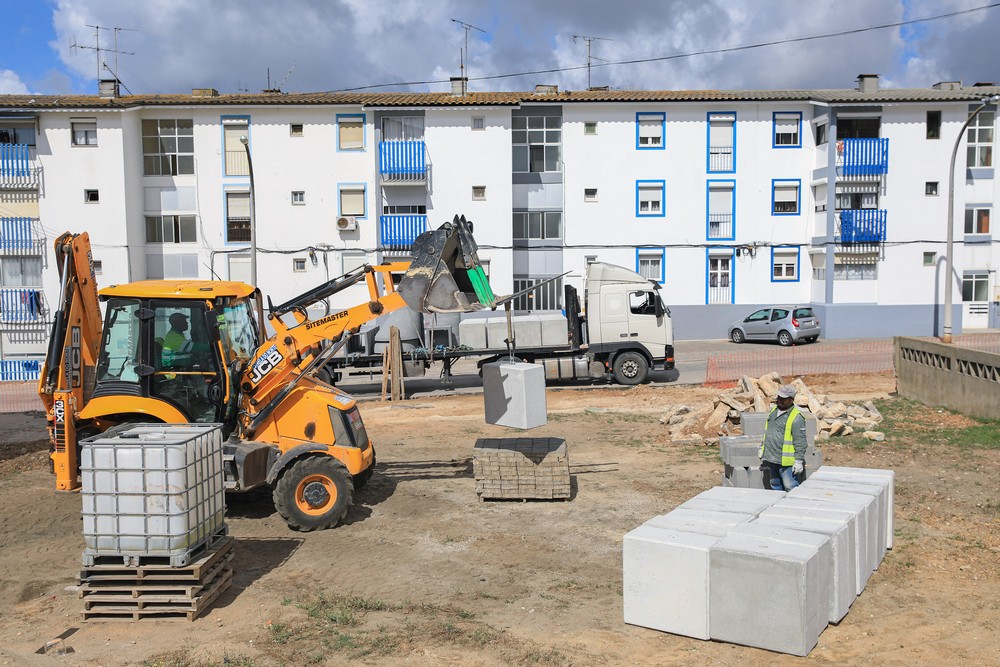 Requalificação de espaço público na Rua Raul Brandão, no Bairro Humberto Delgado