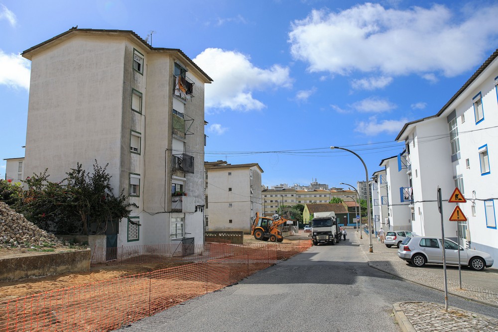 Requalificação de espaço público na Rua Raul Brandão, no Bairro Humberto Delgado