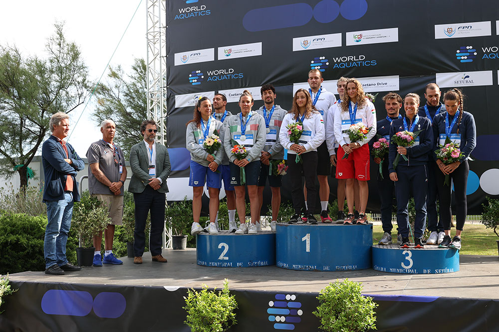 Cerimónia de pódio da prova de estafetas da Open Water Swimming World Cup