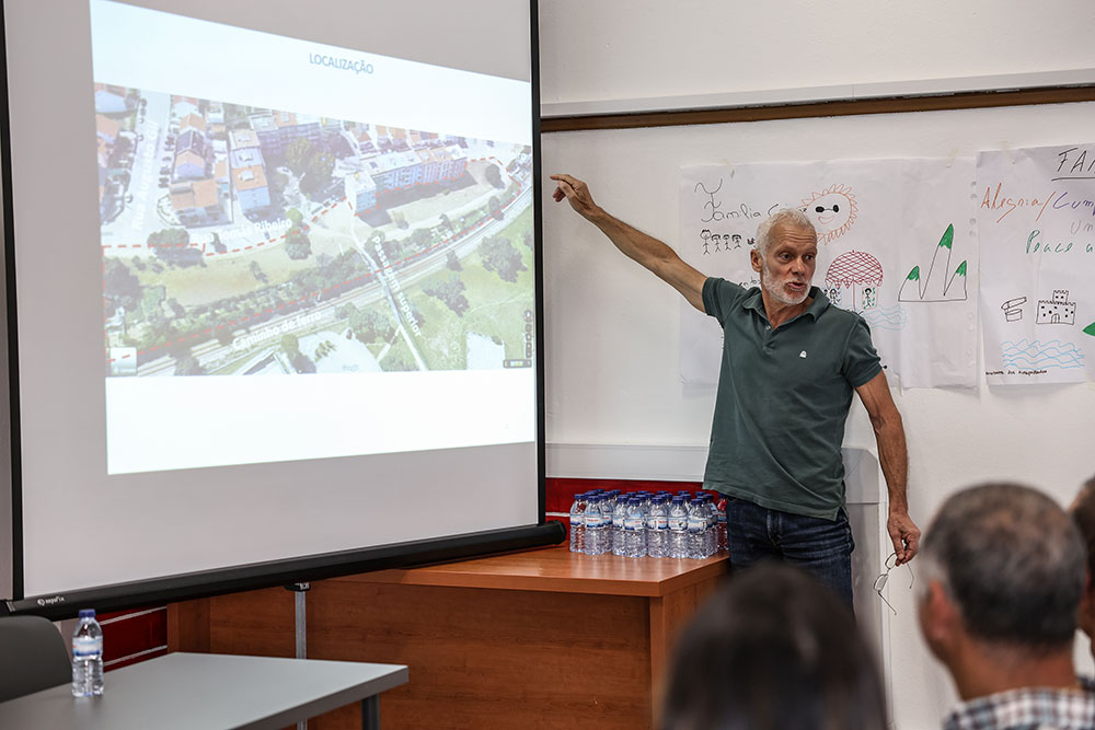 Câmara Municipal e a Junta de Freguesia do Sado apresentaram à população um projeto de requalificação do espaço entre a Rua Tomás Ribeiro e a linha de caminho de ferro, onde vai surgir um parque urbano
