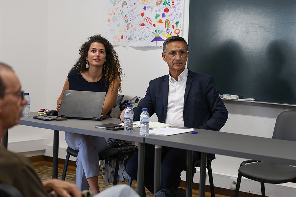 Vereador Carlos Rabaçal e presidente da Junta de Freguesia do Sado, Marlene Caetano, na apresentação do projeto de requalificação da zona da Rua Tomás Ribeiro, onde vai surgir um parque urbano