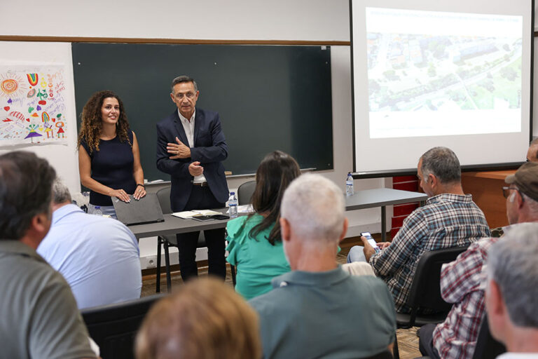 Câmara Municipal e a Junta de Freguesia do Sado apresentaram à população um projeto de requalificação do espaço entre a Rua Tomás Ribeiro e a linha de caminho de ferro, onde vai surgir um parque urbano