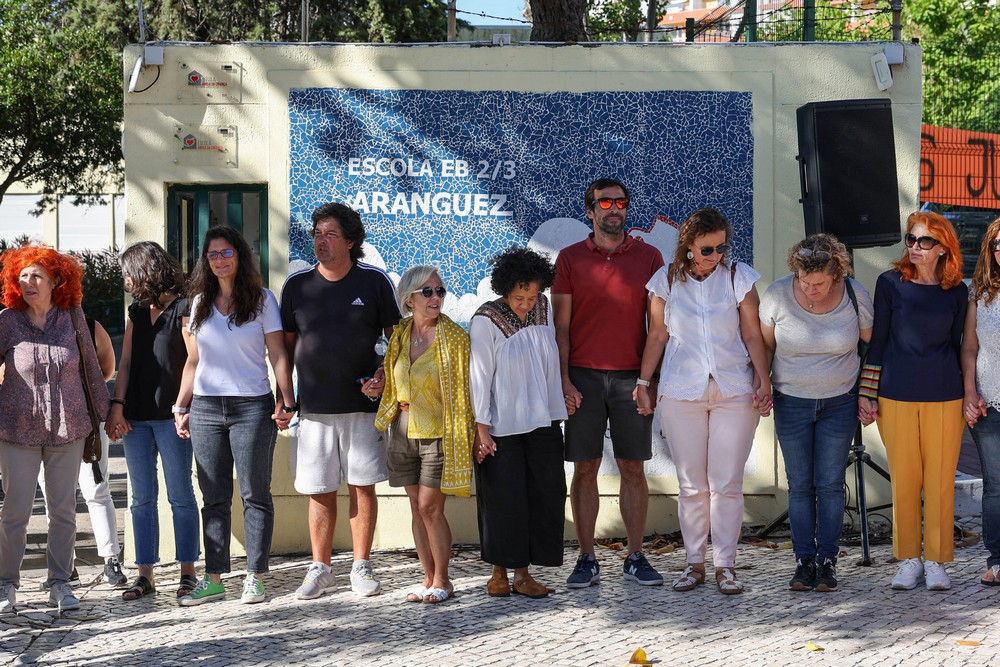 Cordão humano exigiu ao Ministério da Educação a realização urgente de obras na Escola Básica 2/3 de Aranguez