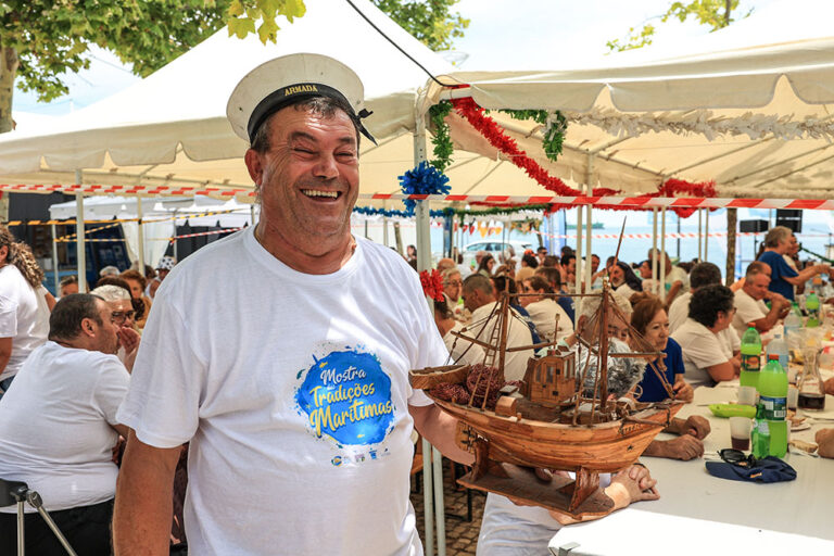 Mostra de Tradições Marítimas - Corrida de botes e almoço