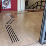 Piso tátil instalado no Cinema Charlot – Auditório Municipal