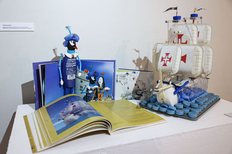 Eco-Brinquedos - exposição de Zévi - Biblioteca de Azeitão