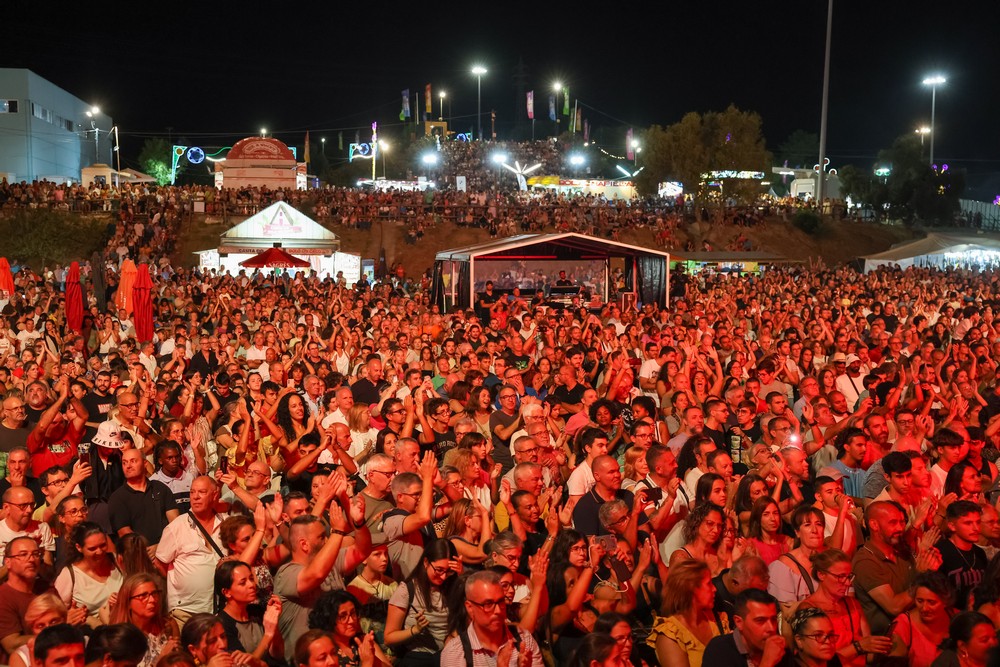 Multidão assistiu ao concerto de Pedro Abrunhosa na Feira