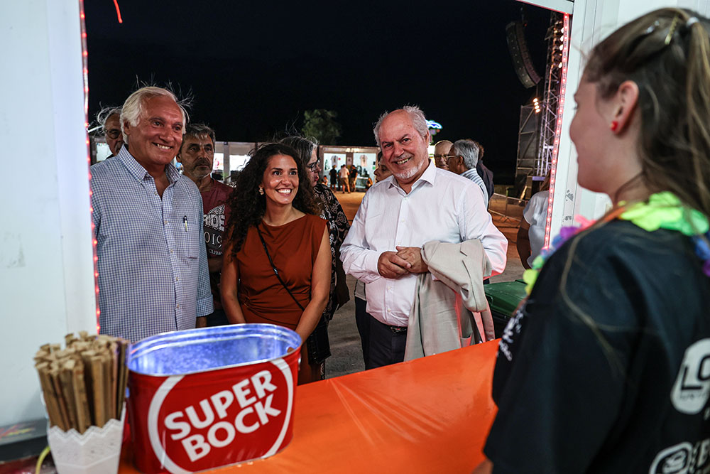 Presidentes da Câmara Municipal, André Martins, e das juntas de freguesia de Gâmbia-Pontes-Alto da Guerra e do Sado, Luís Custódio e Marlene Caetano, na abertura da 22.ª edição das Festas do Moinho de Maré da Mourisca 2023