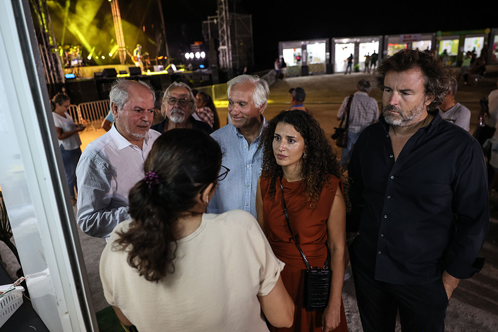 Presidentes da Câmara Municipal, André Martins, e das juntas de freguesia de Gâmbia-Pontes-Alto da Guerra e do Sado, Luís Custódio e Marlene Caetano, e vereador Pedro Pina na abertura da 22.ª edição das Festas do Moinho de Maré da Mourisca 2023