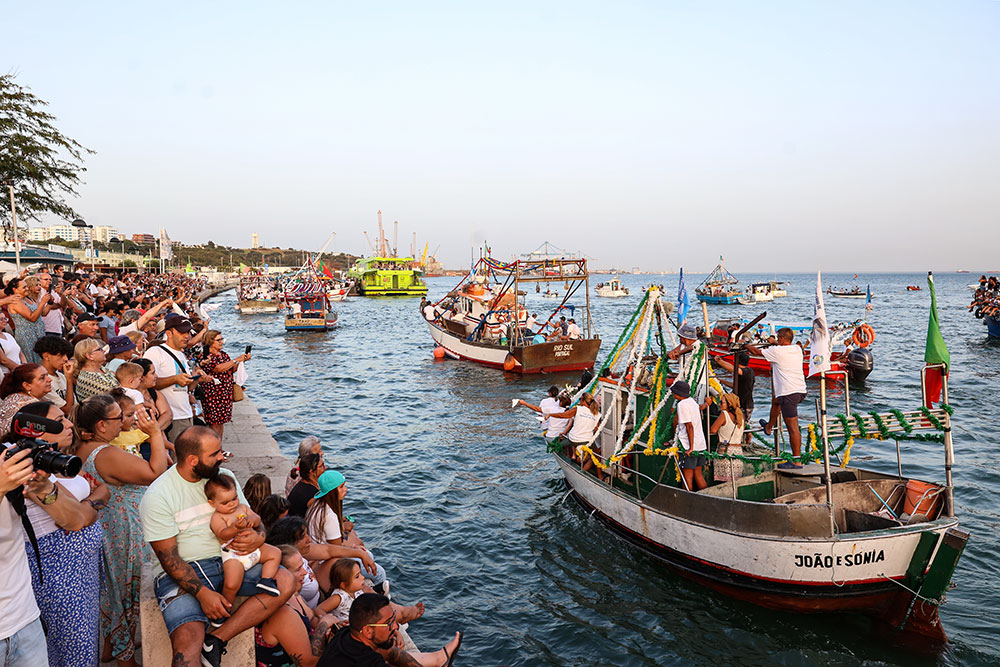 Festas de Nossa Senhora do Rosário de Troia - círio fluvial de regresso a Setúbal