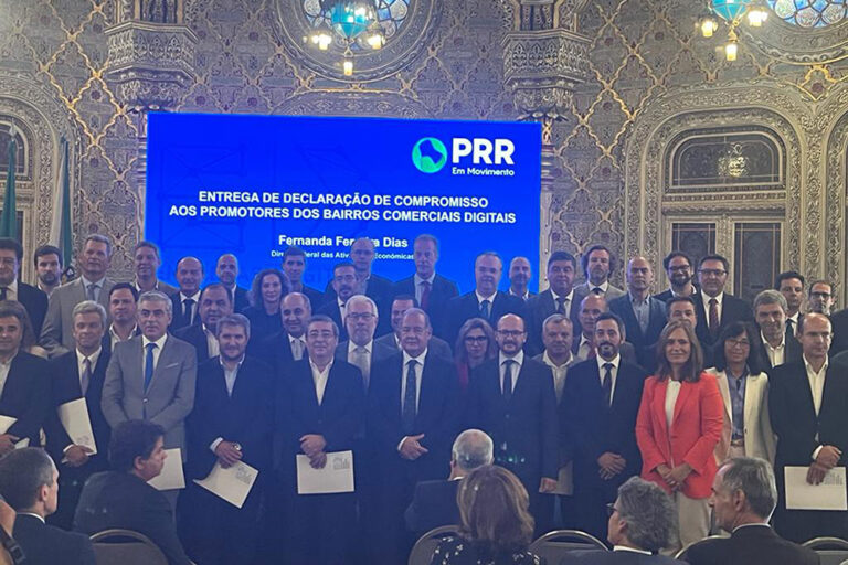 Cerimónia no Porto - Bairro comercial Digital- Assinatura de contrato