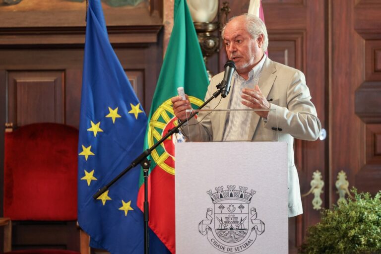 Escola a Tempo Inteiro - assinatura de protocolos de colaboração para AECs e CAF - presidente da Câmara Municipal de Setúbal, André Martins