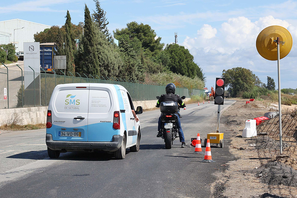Câmara Municipal melhora condições de circulação na Estrada da Mitrena