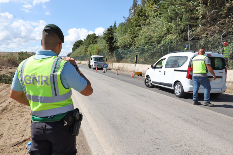 Câmara Municipal melhora condições de circulação na Estrada da Mitrena