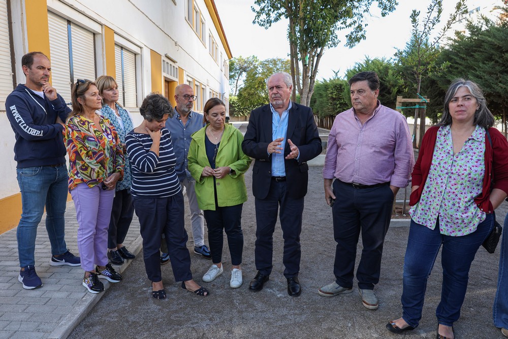 Presidente e vice-presidente da Câmara, André Martins e Carla Guerreiro, visitaram, com o presidente da União das Freguesias de Setúbal, Rui Canas, a Escola Básica n.º 9 do Casal das Figueiras, que foi alvo de obras