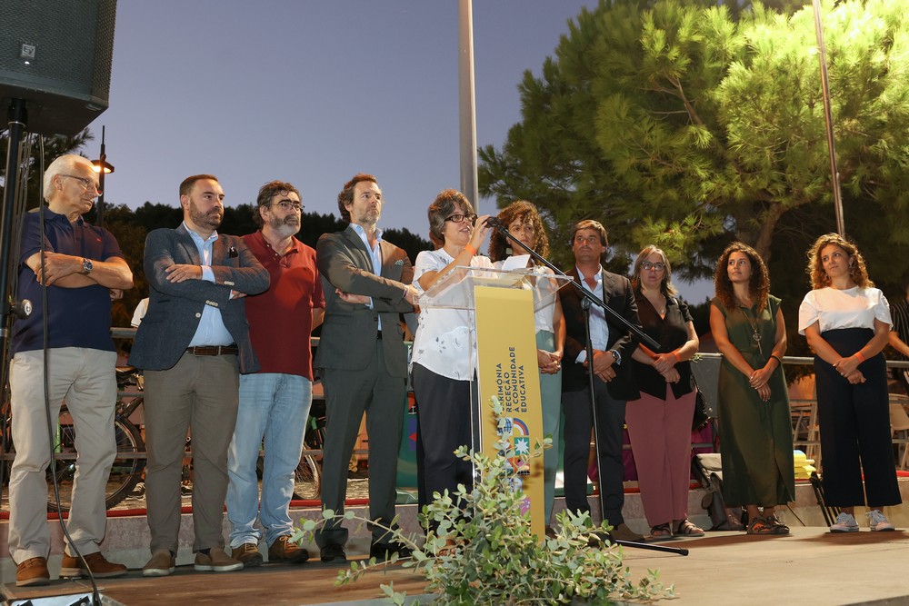 Receção à comunidade educativa 2023 - Vice-presidente da Câmara, Carla Guerreiro, acompanhada de membros dos diversos órgãos autárquicos