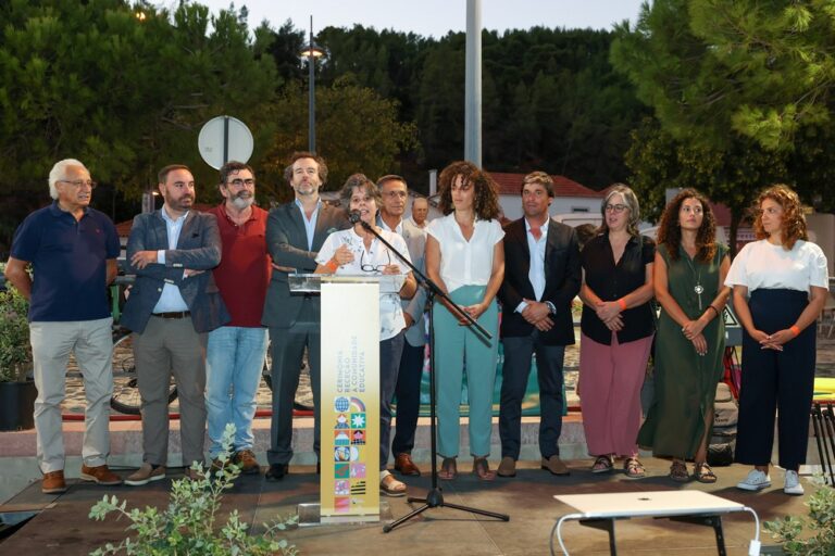 Receção à comunidade educativa 2023 - Vice-presidente da Câmara, Carla Guerreiro, acompanhada de membros dos diversos órgãos autárquicos