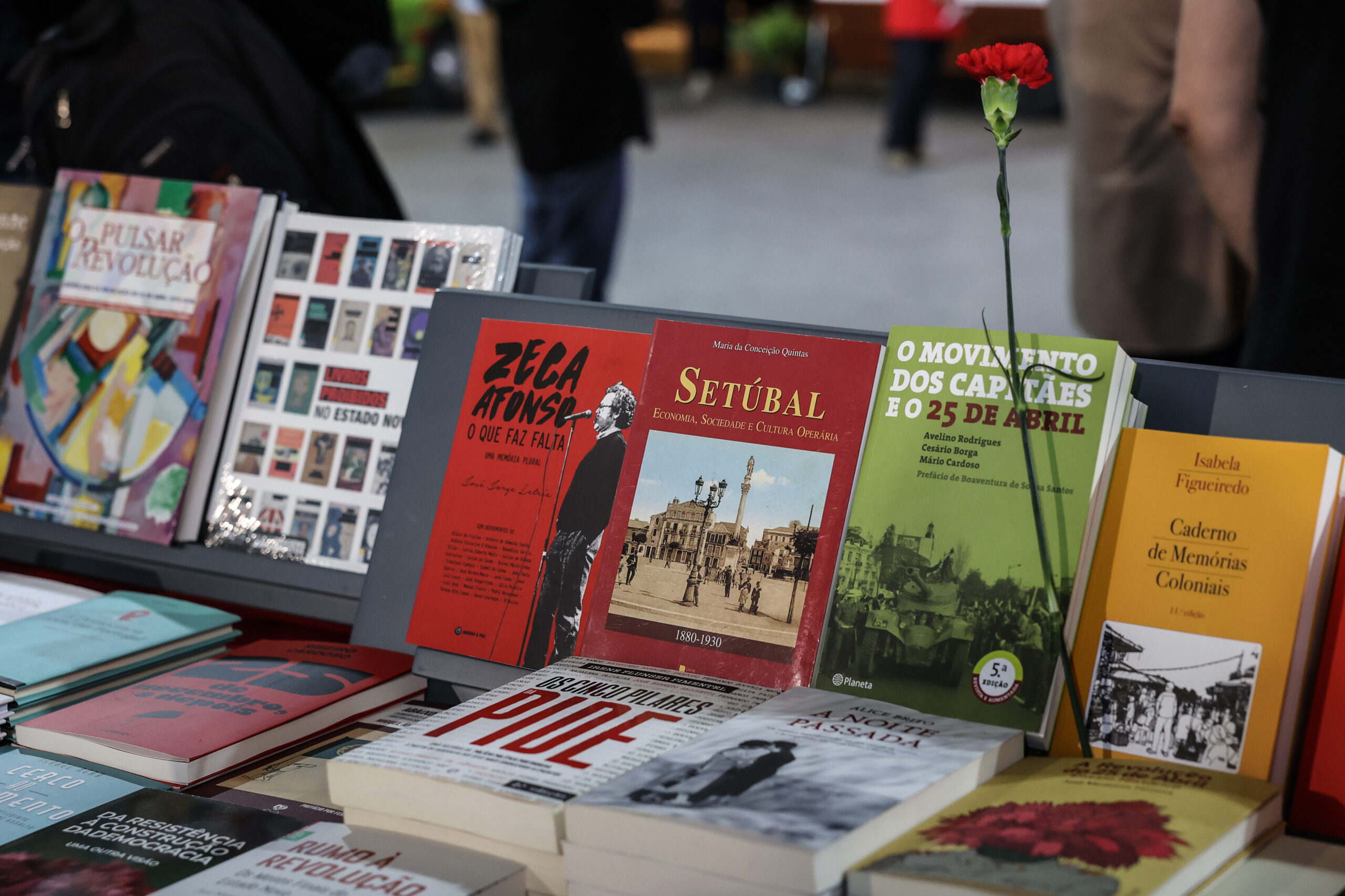 Venham mais Vinte e Cincos | Comemorações dos 50 anos do 25 de Abril - Feira do Livro e do Disco Políticos