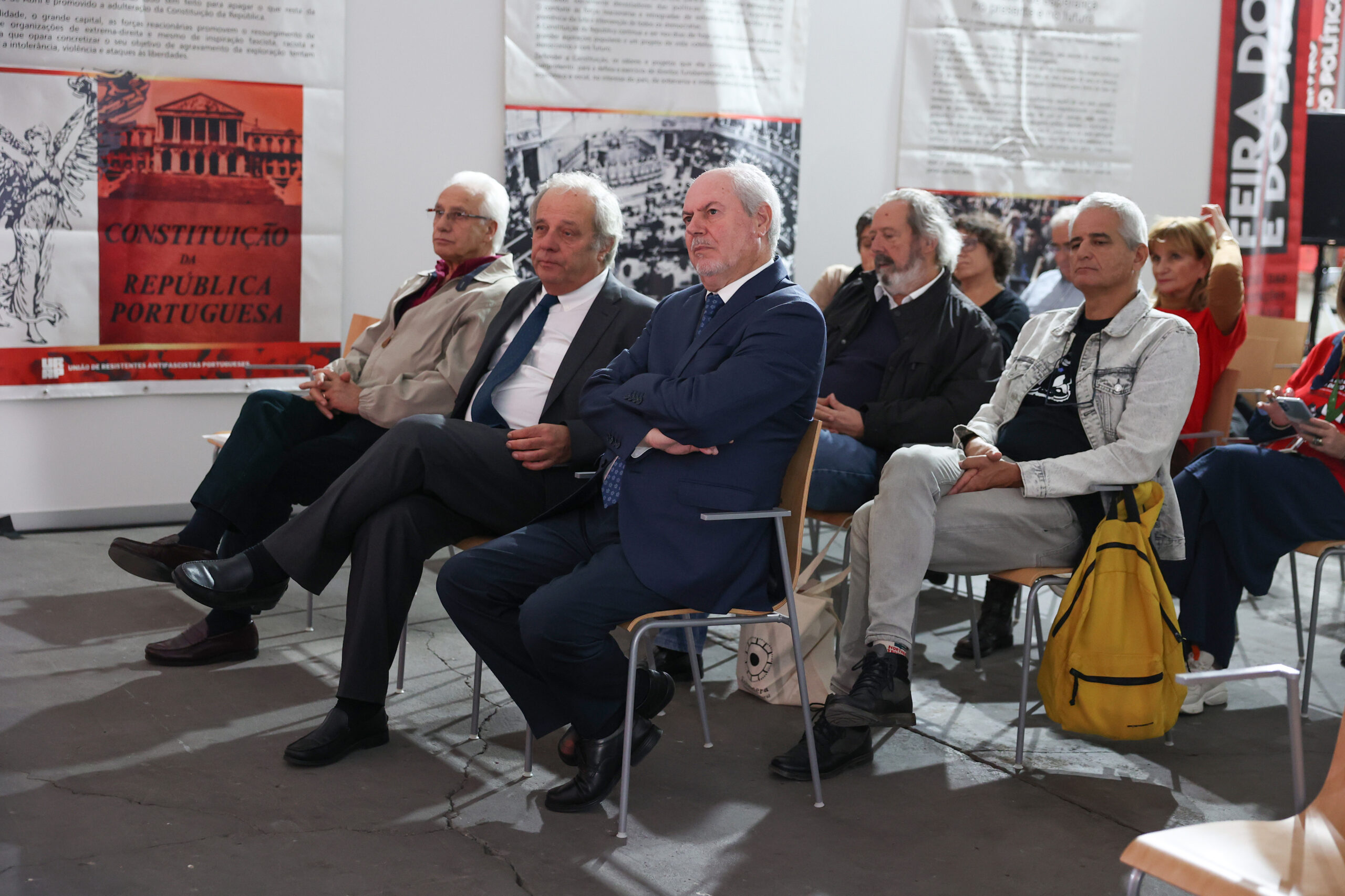 Venham mais Vinte e Cincos | Comemorações dos 50 anos do 25 de Abril - Feira do Livro e do Disco Políticos