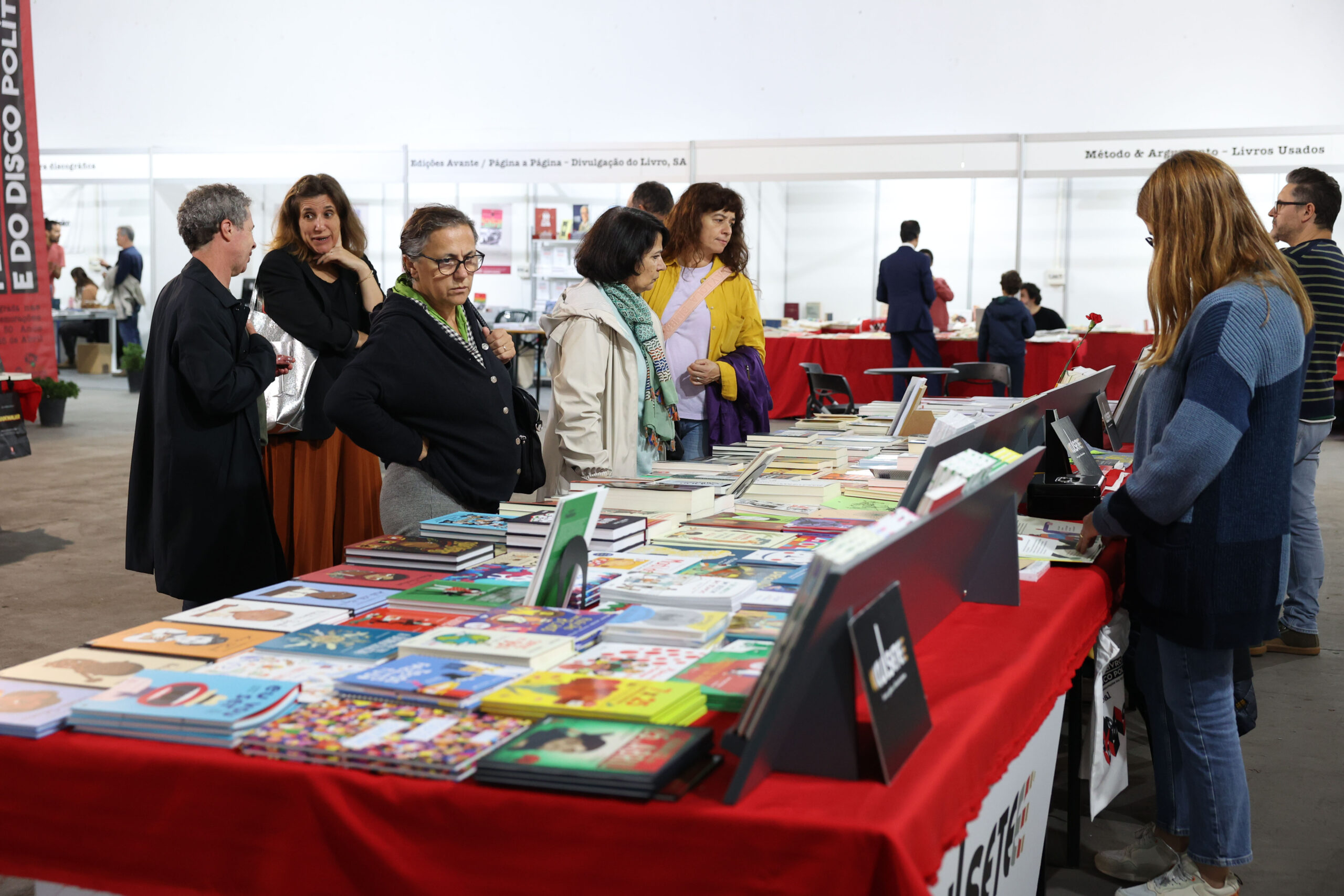 Venham mais Vinte e Cincos | Comemorações dos 50 anos do 25 de Abril - Feira do Livro e do Disco Políticos