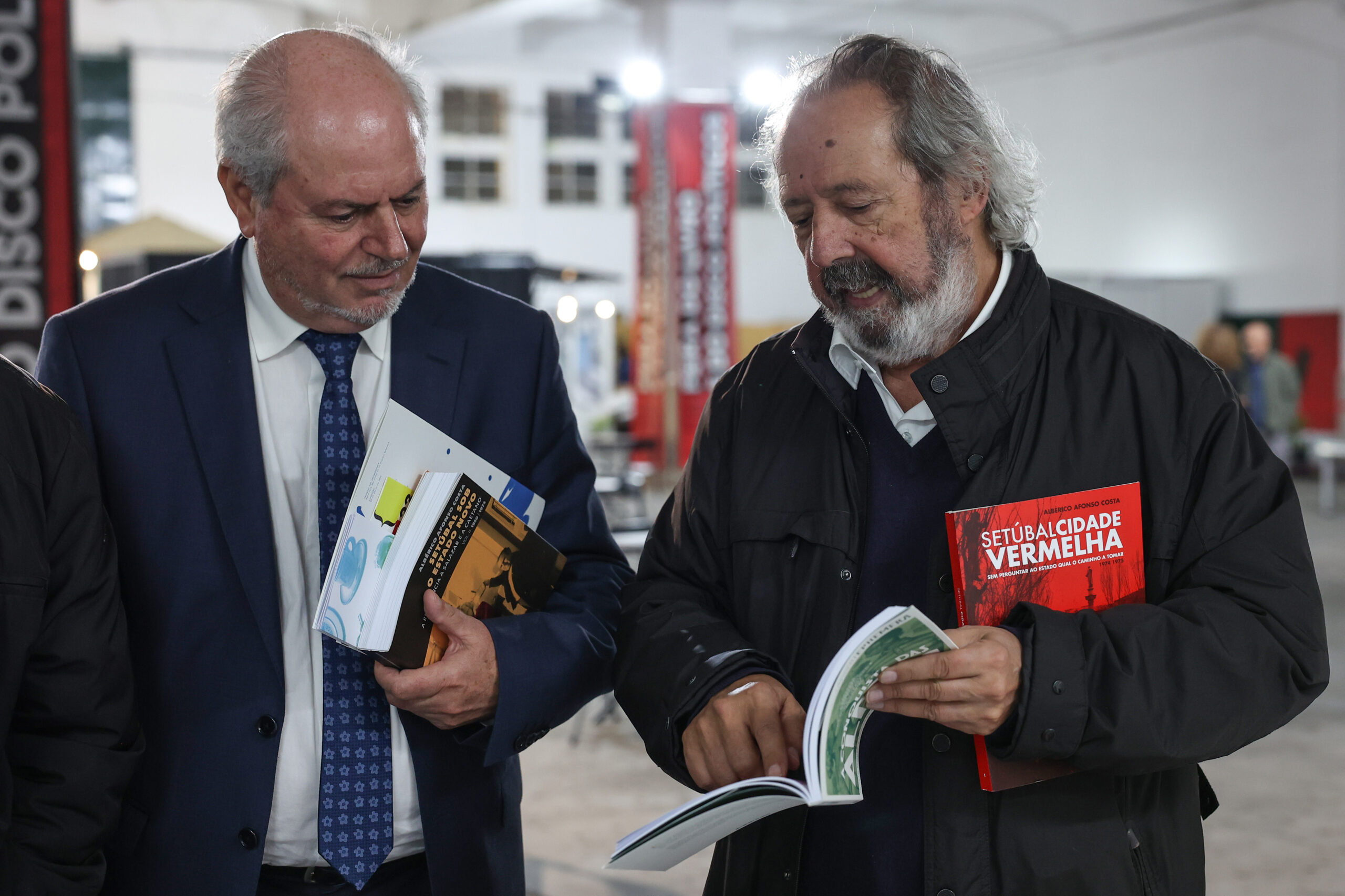 Venham mais Vinte e Cincos | Comemorações dos 50 anos do 25 de Abril - Feira do Livro e do Disco Políticos