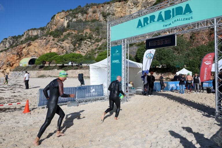 A prova de natação teve a meta instalada em terra firme