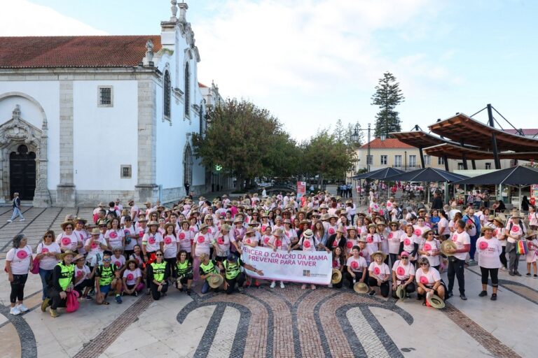 Caminhada solidária de prevenção do cancro da mama
