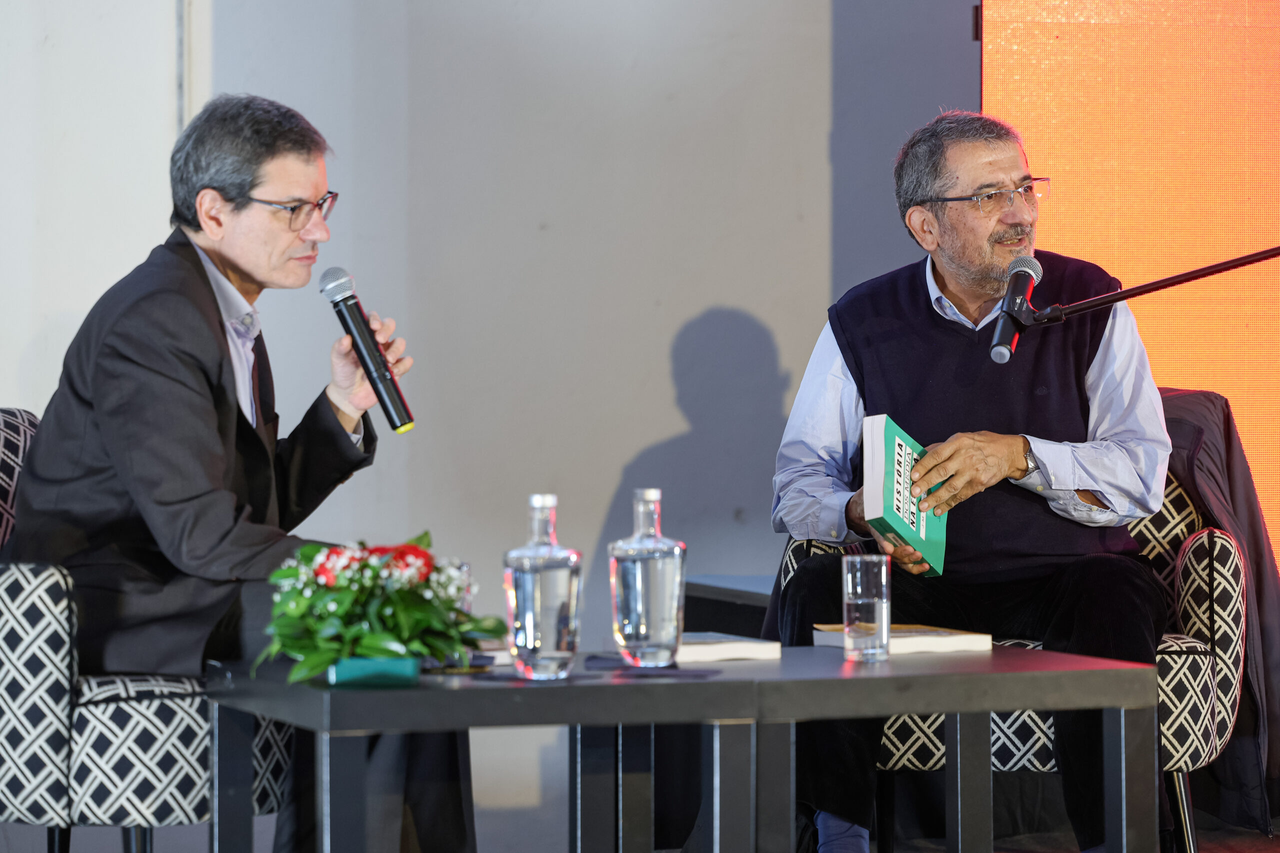 Comemorações dos 50 anos do 25 de Abril - Venham mais Vinte e Cincos | Feira do Livro e do Disco Políticos -Apresentação de livro de José Correia