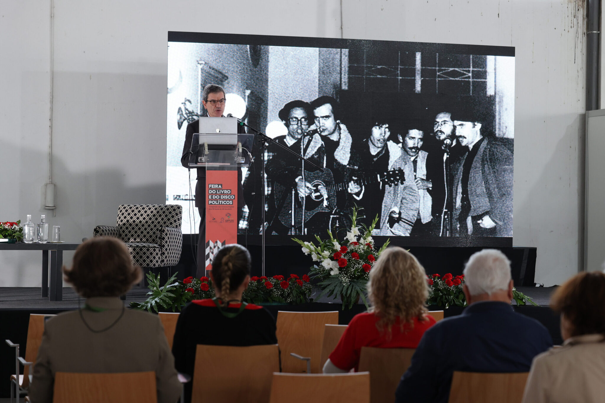 Comemorações dos 50 anos do 25 de Abril - Venham mais Vinte e Cincos | Feira do Livro e do Disco Políticos - Panfletos - Pedro Tadeu