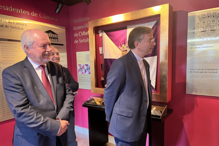 O presidente da Câmara Municipal, André Martins, recebeu nos Paços do Concelho o novo bispo de Setúbal, D. Américo Aguiar