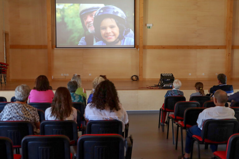 Cinema junta avós e netos