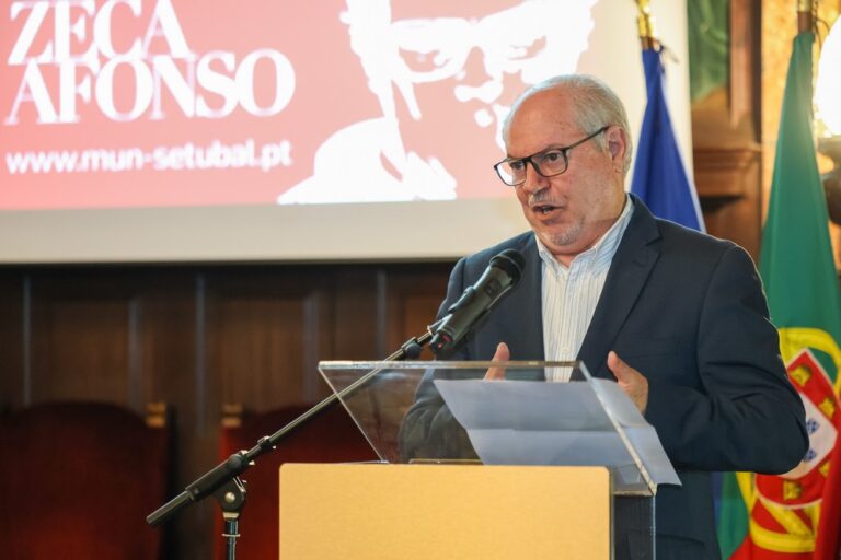 Câmara Municipal apresentou à comissão de honra das comemorações o programa comemorativo dos 50 anos do 25 de Abril em Setúbal - Presidente da Câmara, André Martins