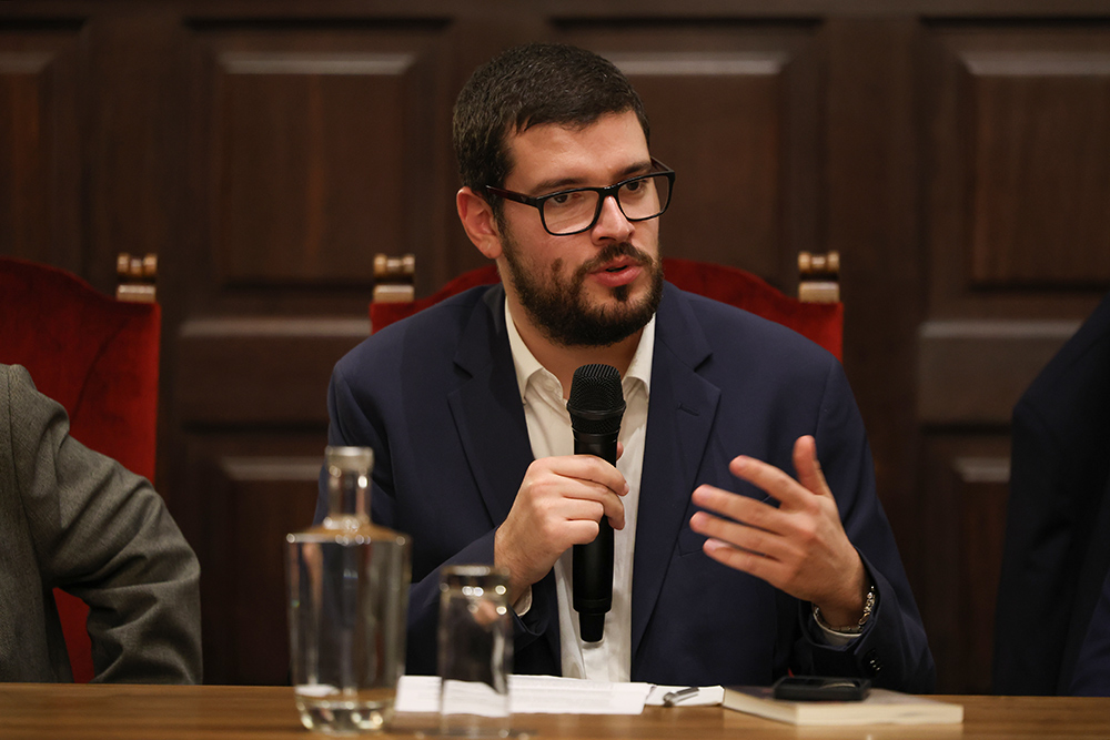 Américo Aguiar - apresentação de livro de João Francisco Gomes