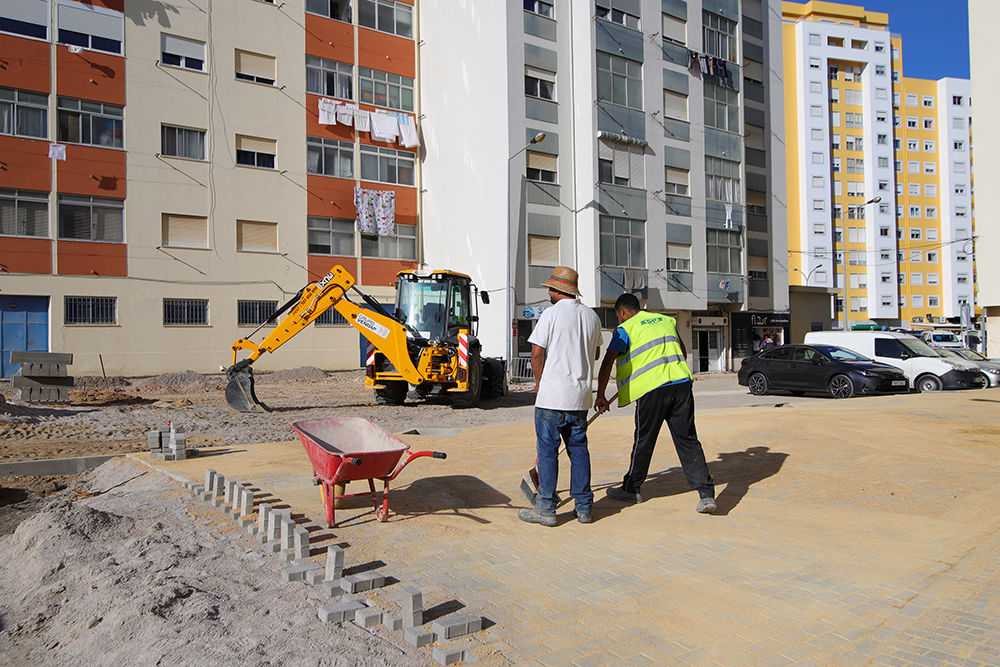 Requalificação de espaço público junto da Rua dos Atoleiros, no Monte Belo Sul