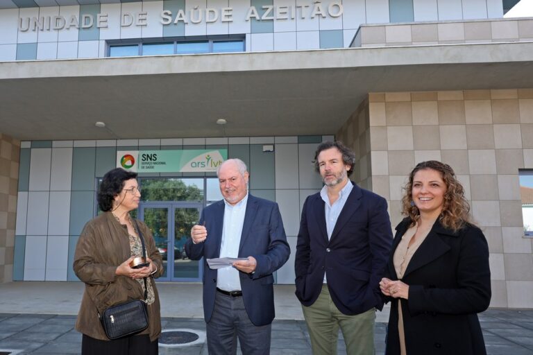 Presidente da Câmara, André Martins, vereador Pedro Pina e presidente da Junta de Freguesia de Azeitão, Sónia Paulo, visitaram o novo Centro de Saúde de Azeitão, que está concluído